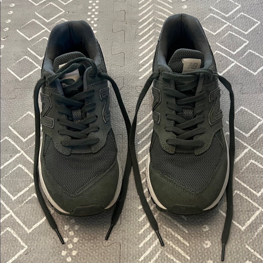New Balance Women's Dark Green Sneakers